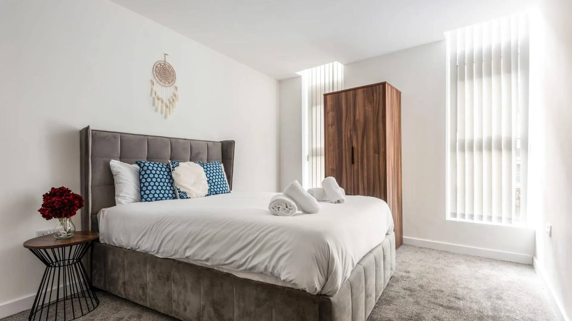 Contemporary 1 Bedroom Apartment In Central Sheffield