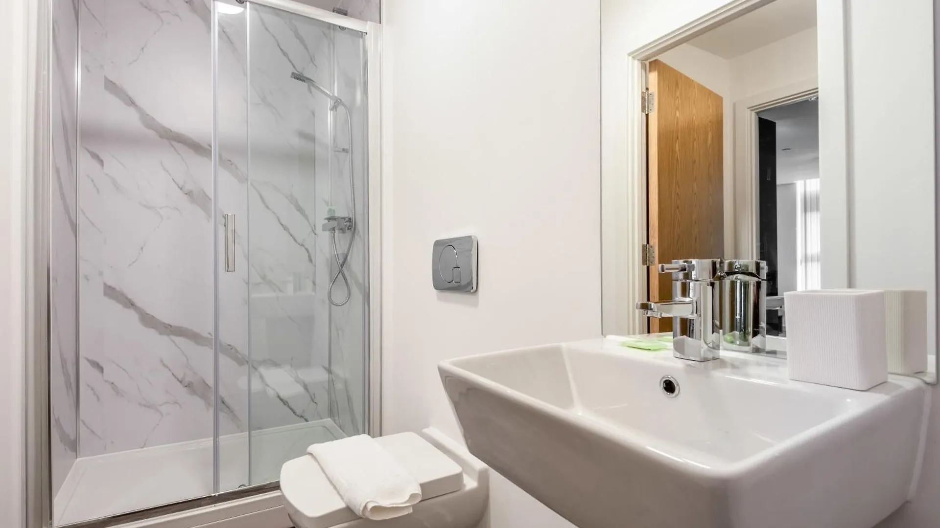 Contemporary 1 Bedroom Apartment In Central Sheffield