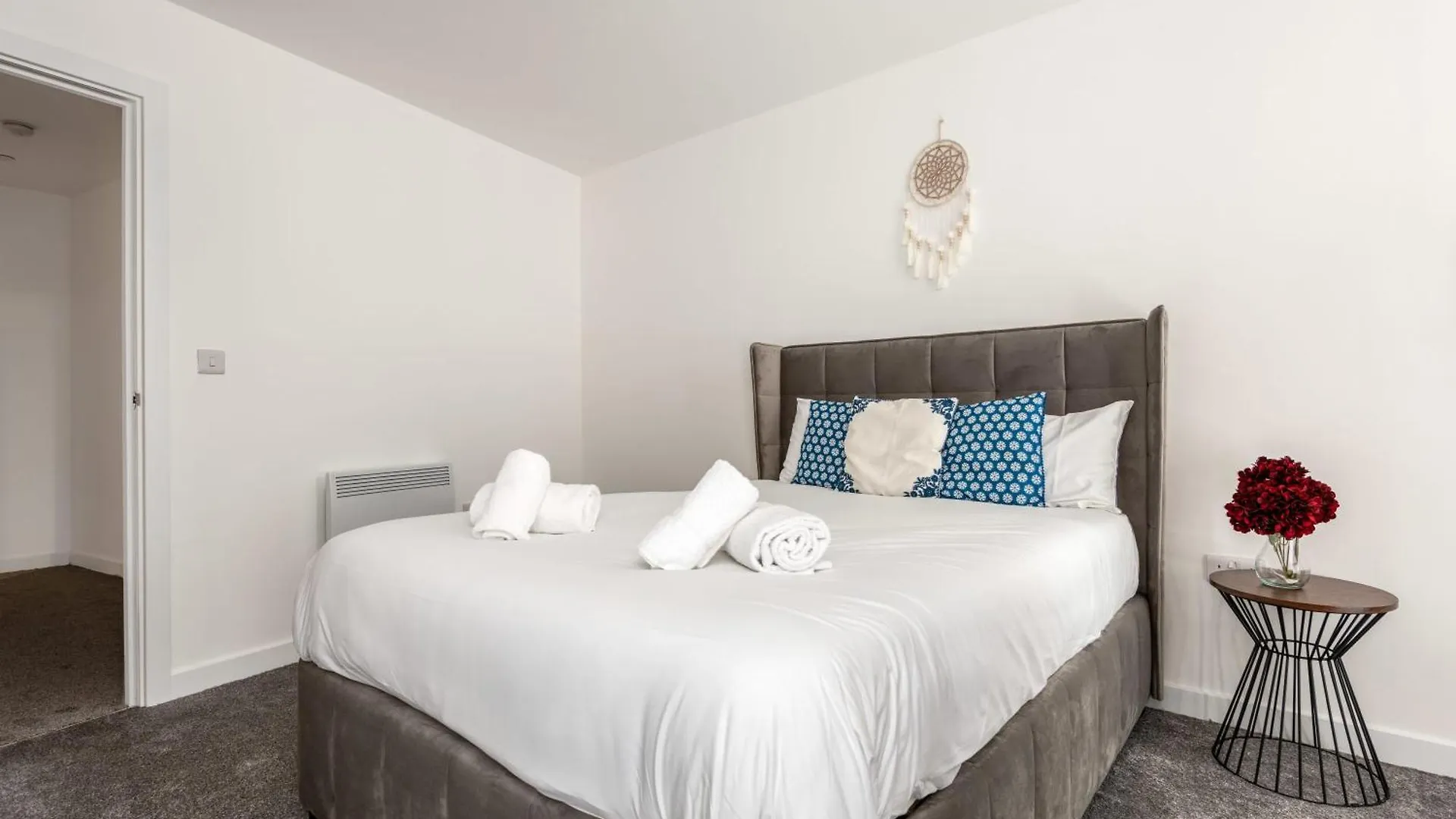 Contemporary 1 Bedroom Apartment In Central Sheffield